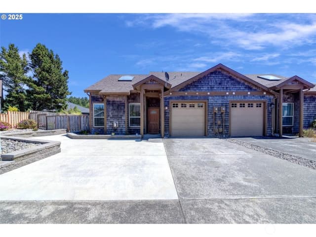 Property photo for 126 28th Street Nw, Long Beach