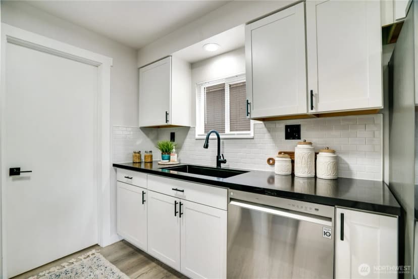 Property photo for 1720 Madison Avenue Nw, Olympia photo 12