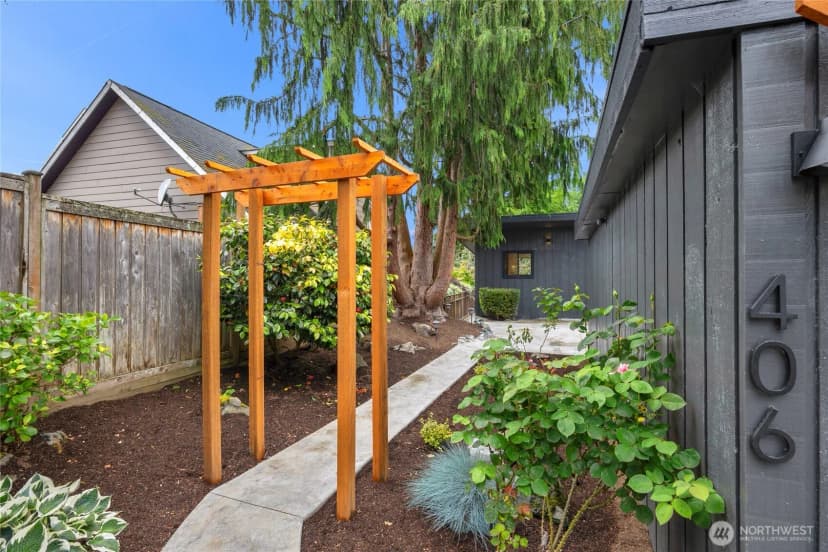 Property photo for 406 Center Place, Everett photo 3