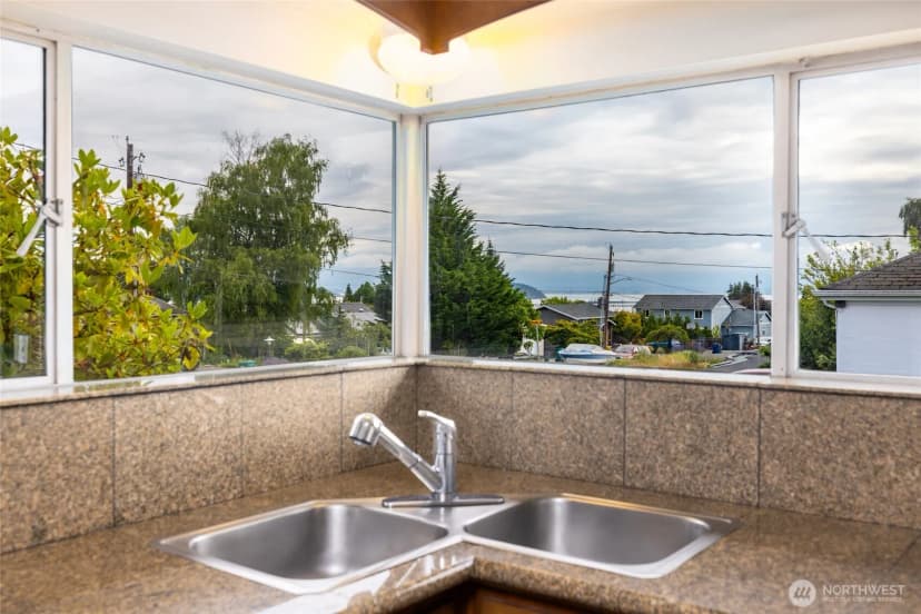 Property photo for 1411 38th Street, Anacortes photo 10