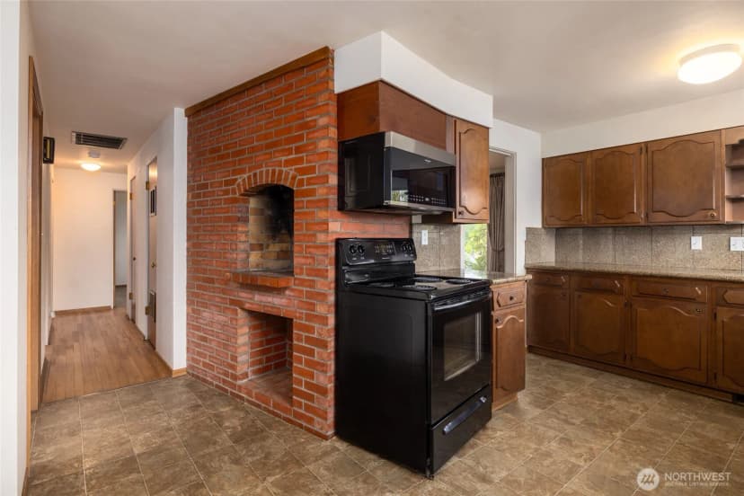 Property photo for 1411 38th Street, Anacortes photo 12
