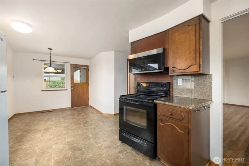 Property photo for 1411 38th Street, Anacortes photo 11
