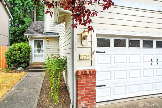 Property photo for 5775 Gateway Lane Ne, Bremerton photo 3
