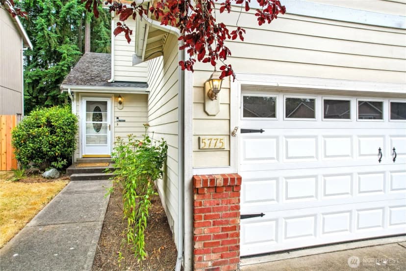 Property photo for 5775 Gateway Lane Ne, Bremerton photo 3