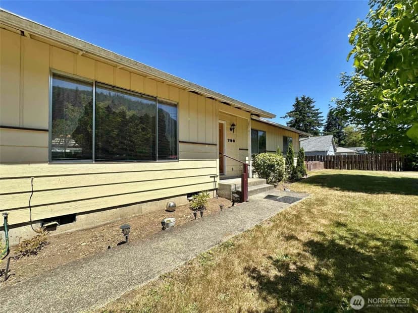Property photo for 798 Division Avenue, Morton photo 10