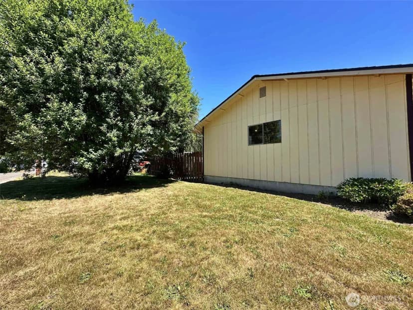 Property photo for 798 Division Avenue, Morton photo 4