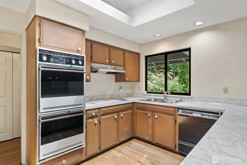 Property photo for 10923 Se 10th Place, Bellevue photo 12