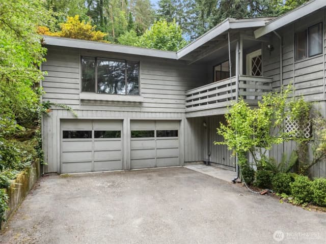 Property photo for 10923 Se 10th Place, Bellevue photo 2