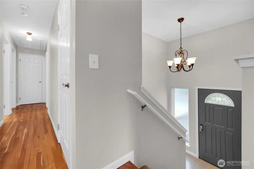Property photo for 1402 51st Place Sw, Everett photo 12