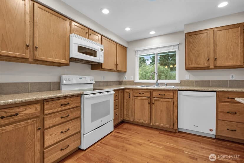 Property photo for 1402 51st Place Sw, Everett photo 11