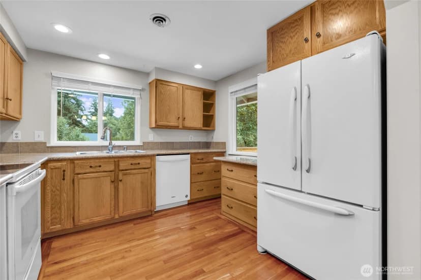 Property photo for 1402 51st Place Sw, Everett photo 9