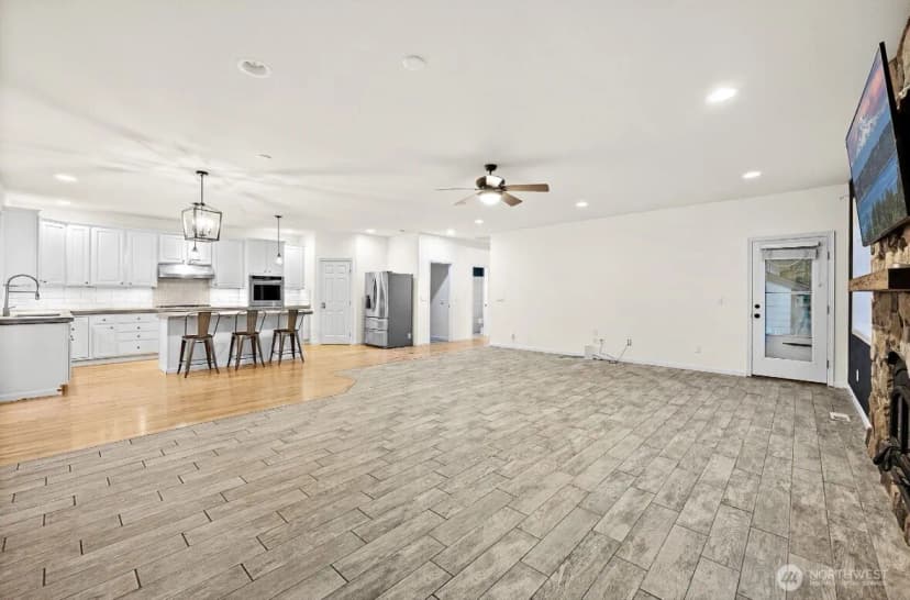 Property photo for 34115 32nd Avenue E, Eatonville photo 17