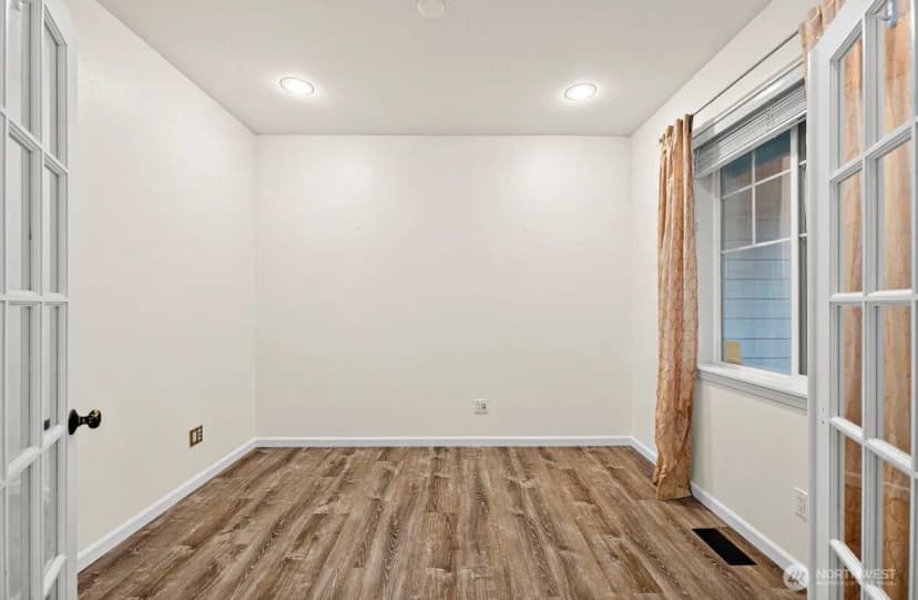 Property photo for 34115 32nd Avenue E, Eatonville photo 11