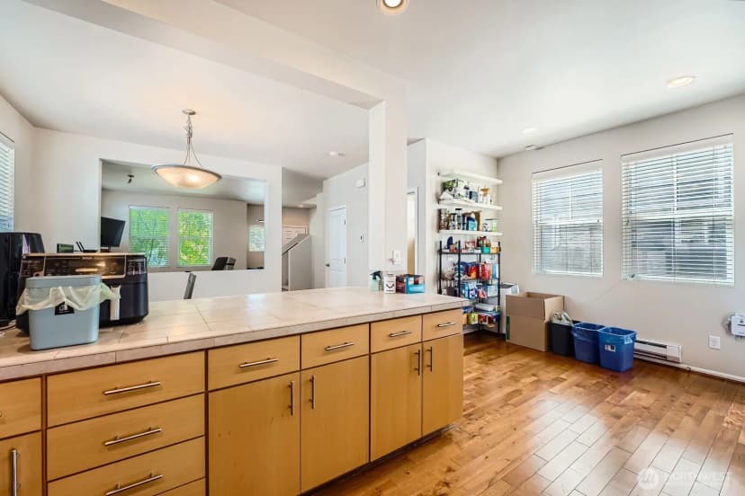 Property photo for 6517 29th Avenue Sw, Seattle photo 16