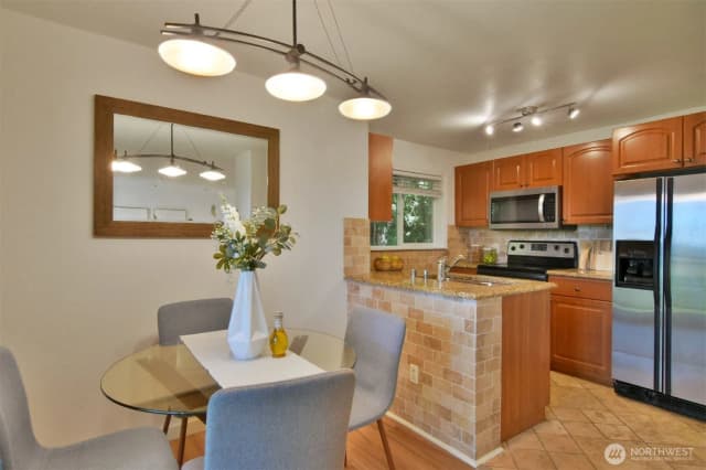 Property photo for 13021 Se 38th Street #j8, Bellevue photo 5