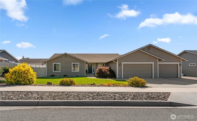 Property photo for 87 Sarah Drive, Wenatchee photo 2