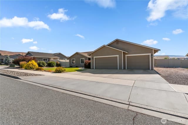 Property photo for 87 Sarah Drive, Wenatchee photo 3