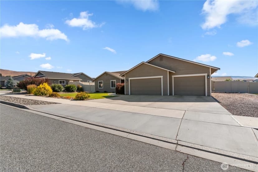 Property photo for 87 Sarah Drive, Wenatchee photo 3