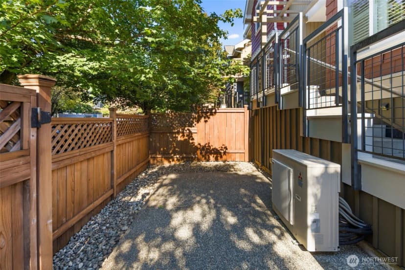 Property photo for 7406 4th Avenue Ne, Seattle photo 38