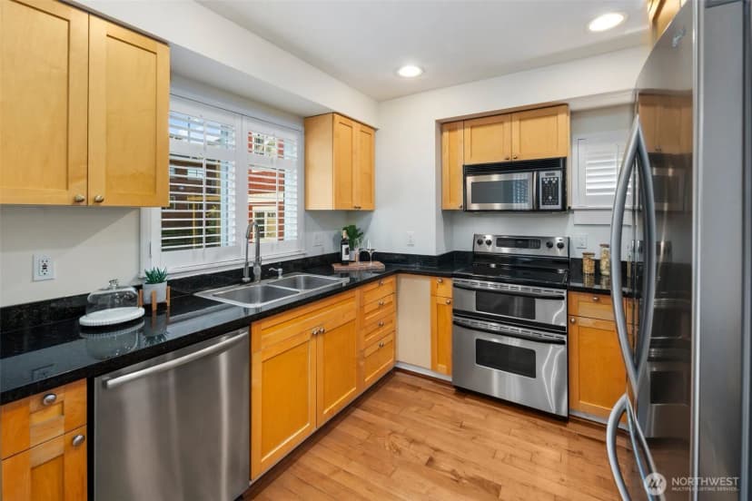 Property photo for 7406 4th Avenue Ne, Seattle photo 12