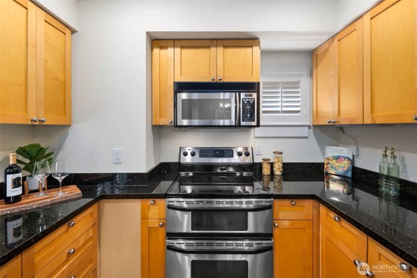 Property photo for 7406 4th Avenue Ne, Seattle photo 13