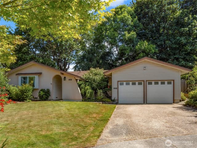 Property photo for 1908 Se 21st Place, Renton photo 2