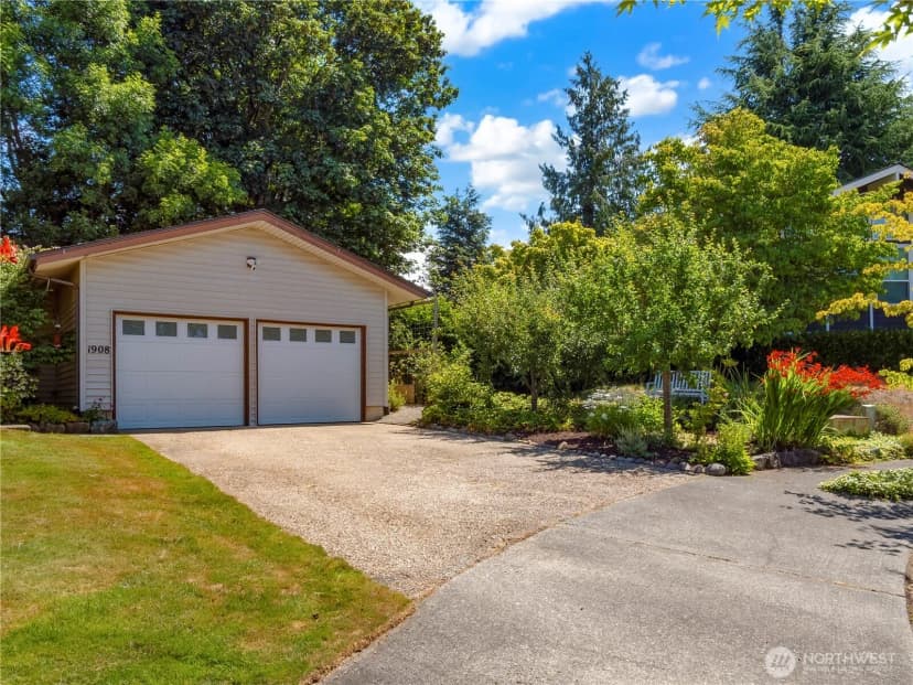 Property photo for 1908 Se 21st Place, Renton photo 3