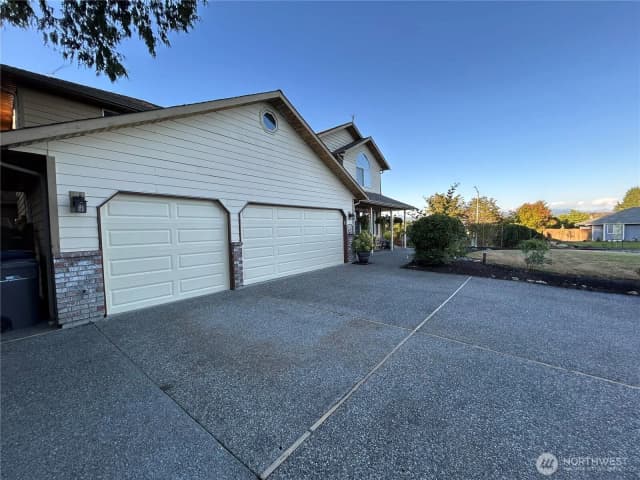 Property photo for 11305 31st Place Ne, Lake Stevens photo 3