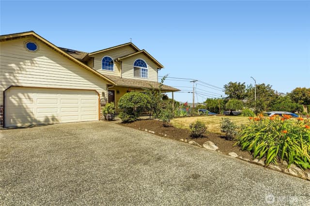Property photo for 11305 31st Place Ne, Lake Stevens photo 2