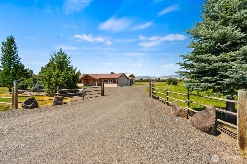Property photo for 1491 Grindrod, Ellensburg photo 3