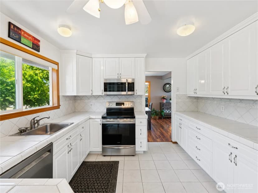 Property photo for 3306 M Avenue, Anacortes photo 8