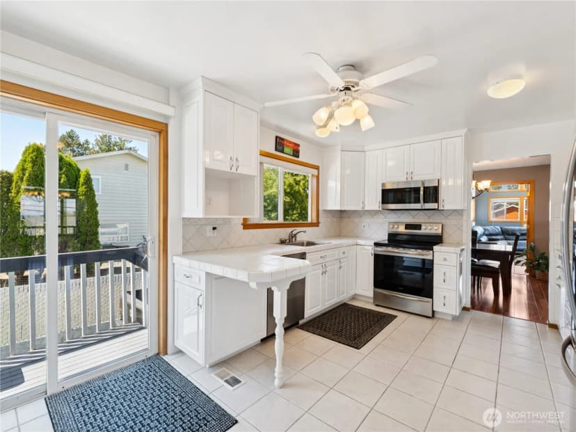 Property photo for 3306 M Avenue, Anacortes photo 11