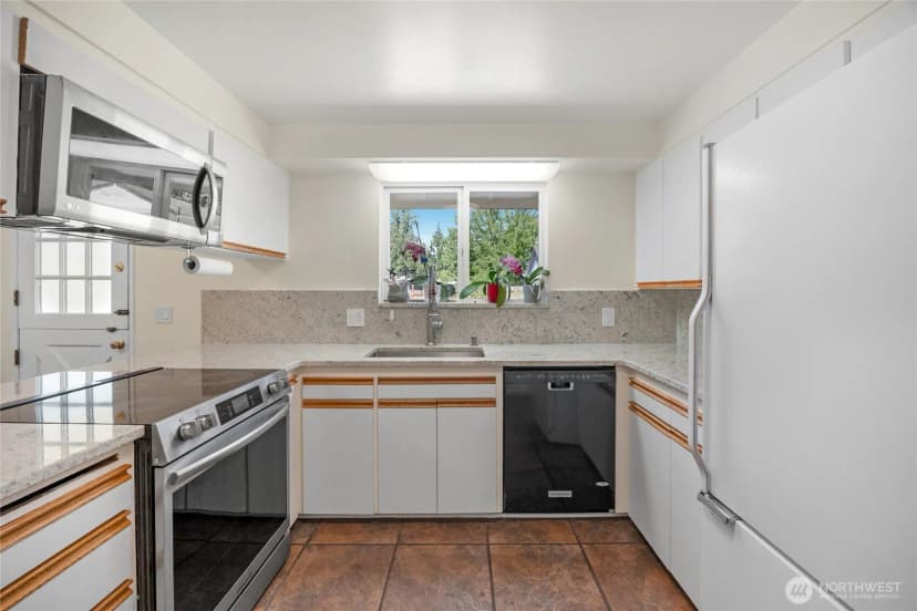Property photo for 533 E Division Street, Arlington photo 19