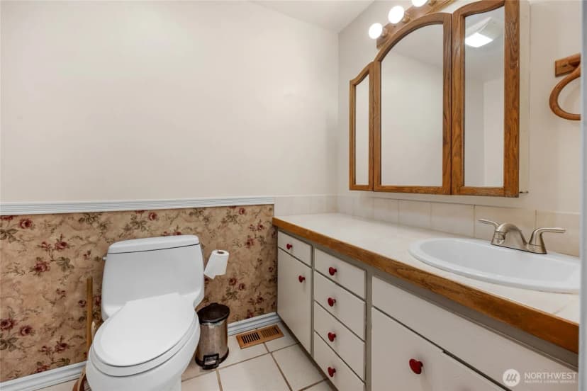Property photo for 533 E Division Street, Arlington photo 23