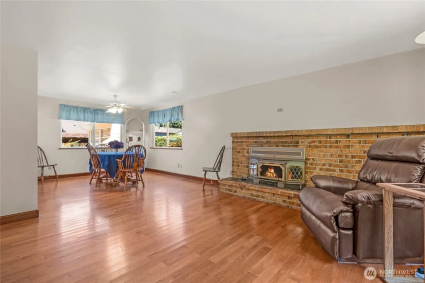 Property photo for 533 E Division Street, Arlington photo 15