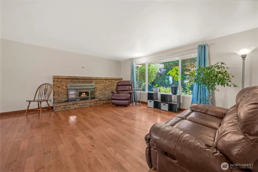 Property photo for 533 E Division Street, Arlington photo 14