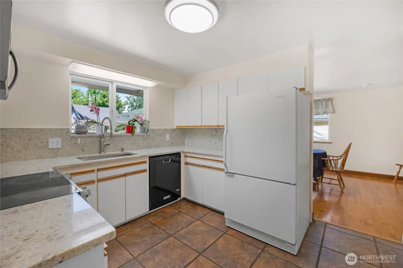 Property photo for 533 E Division Street, Arlington photo 17