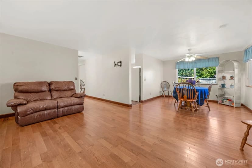 Property photo for 533 E Division Street, Arlington photo 12