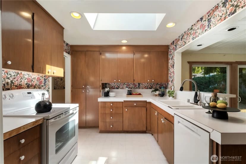 Property photo for 941 20th Place W, Kirkland photo 6