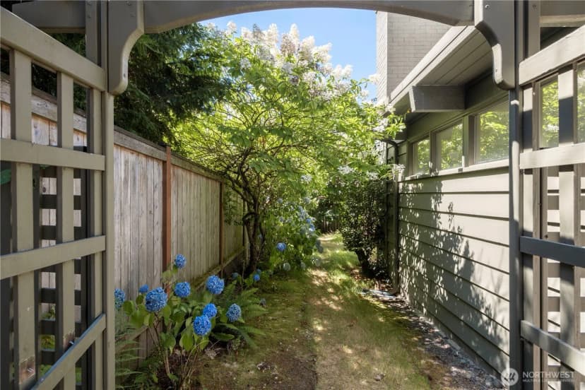 Property photo for 941 20th Place W, Kirkland photo 33