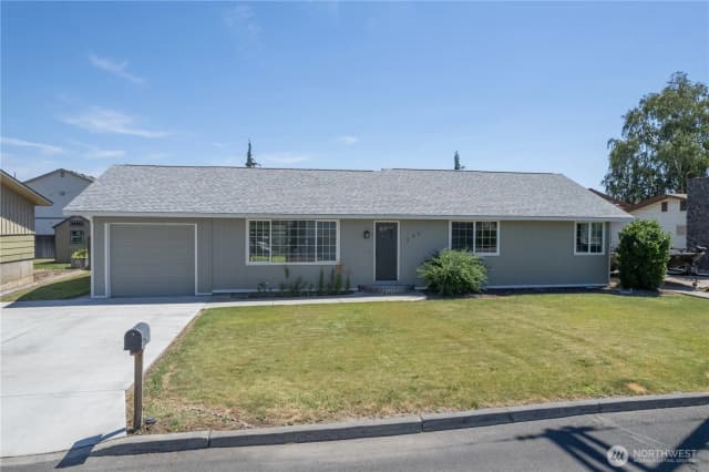 Property photo for 230 D Street Ne, Ephrata photo 2
