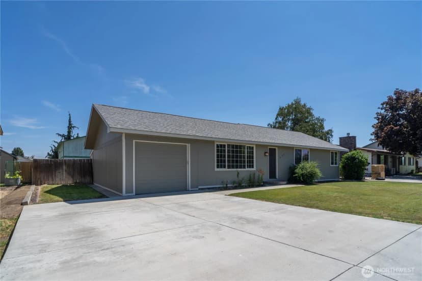Property photo for 230 D Street Ne, Ephrata photo 3