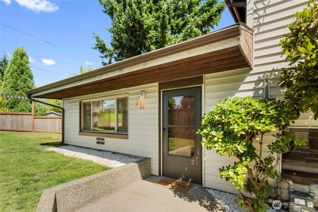 Property photo for 922 Sw 160th Street, Burien photo 2