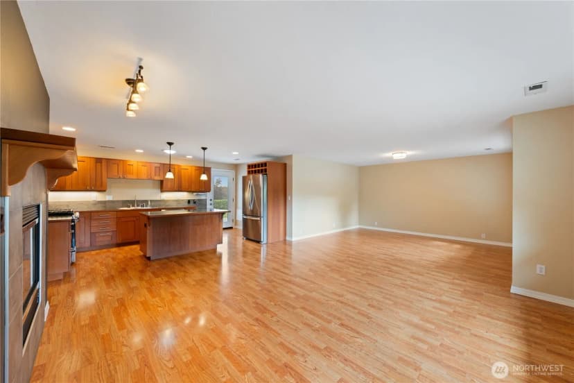 Property photo for 4014 Commercial Avenue, Anacortes photo 7