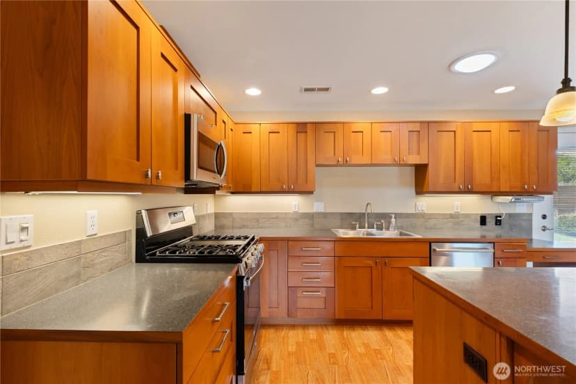 Property photo for 4014 Commercial Avenue, Anacortes photo 9