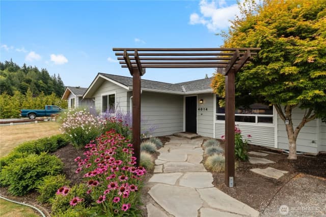 Property photo for 4014 Commercial Avenue, Anacortes