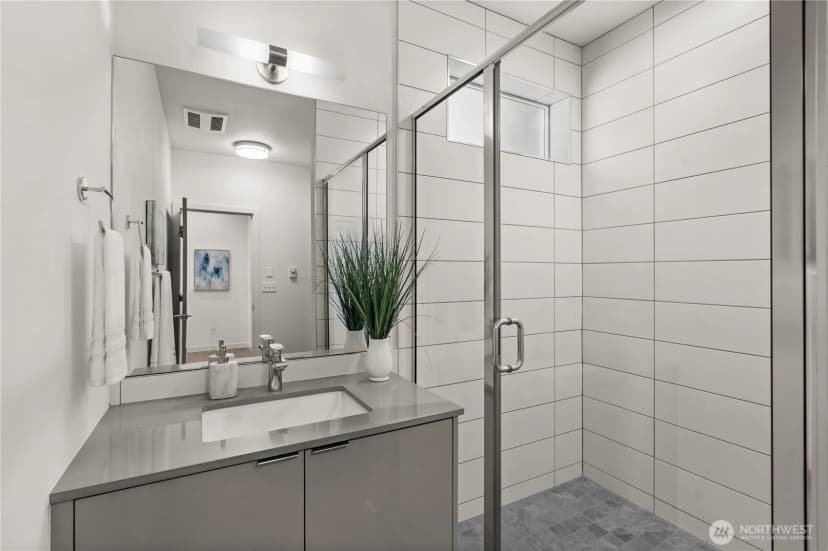 Property photo for 1504 1st Avenue N, Seattle photo 19