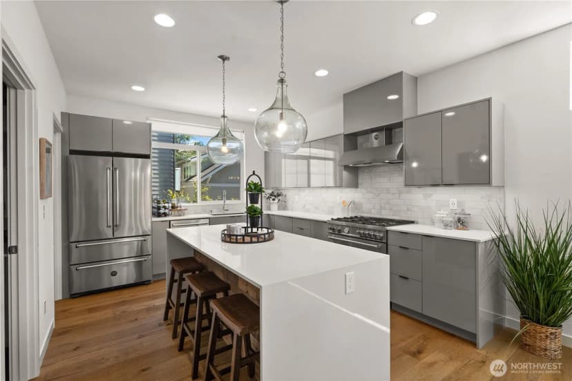 Property photo for 1504 1st Avenue N, Seattle photo 6