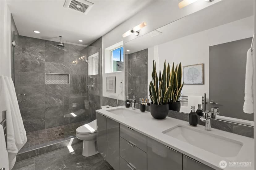 Property photo for 1504 1st Avenue N, Seattle photo 14