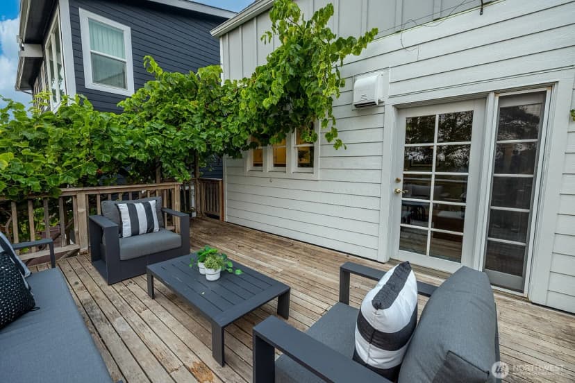 Property photo for 7521 30th Avenue Ne, Seattle photo 9
